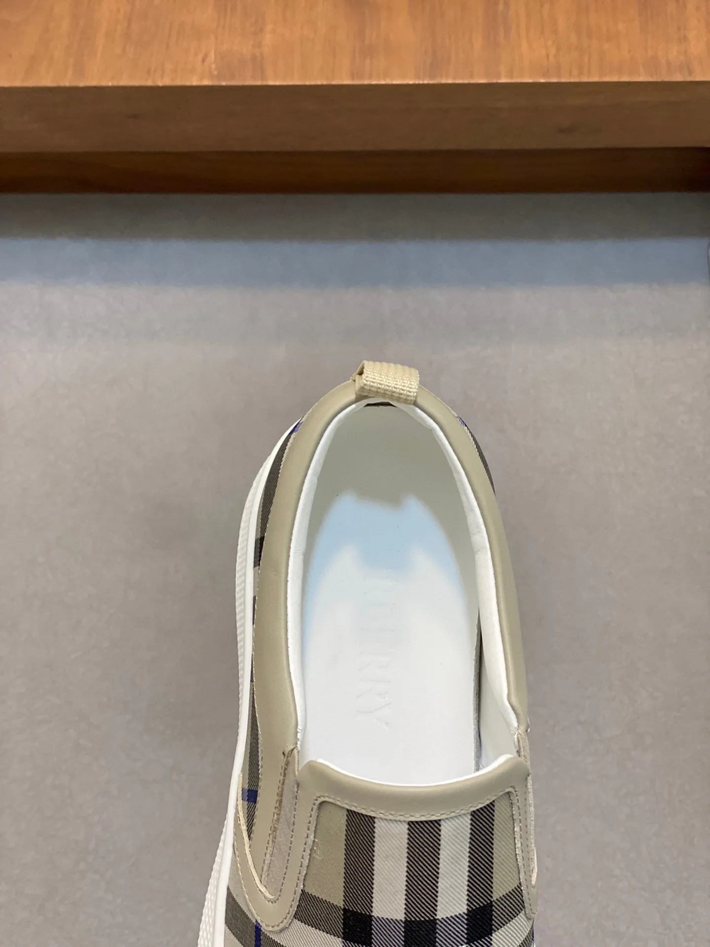 P380 [BURBERRY] Burberry - Upper: imported 🔝 brand totem cloth, - Inner lining: cowhide lining, feet; water-dyed cowhide - Outsole: ultra-light TPR rubber; two-color molded outsole - Super high quality control·Fine workmanship: highlighted (high-end, extravagance, grade) -Size: 38-44 (Male 45, can be customized)·